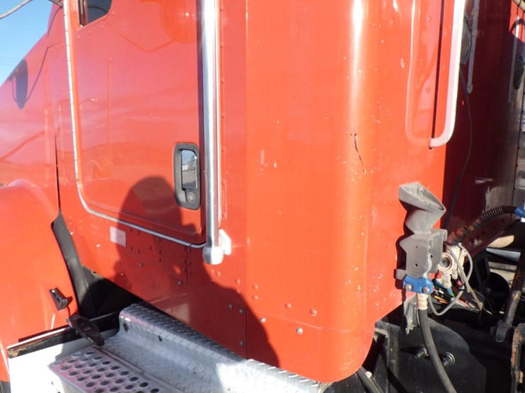 2010-kenworth-t800-image-17
