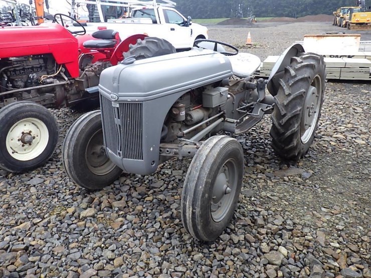 ford-tractor-image-1