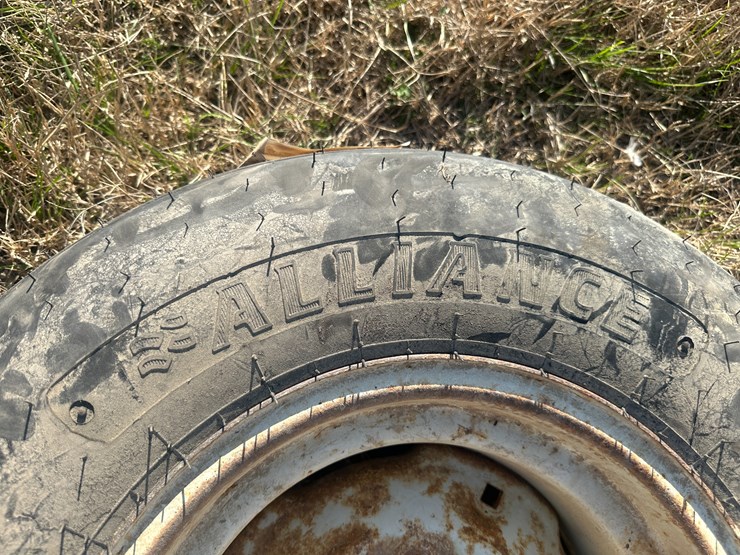 #36277-•-alliance-9.5l-15-tire-&-rim-image-2