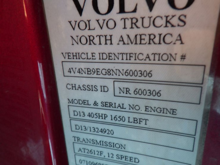 2022-volvo-vnl-300-image-18