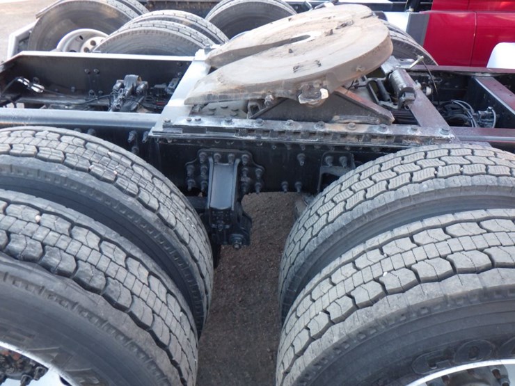 2021-volvo-vnl-300-image-6