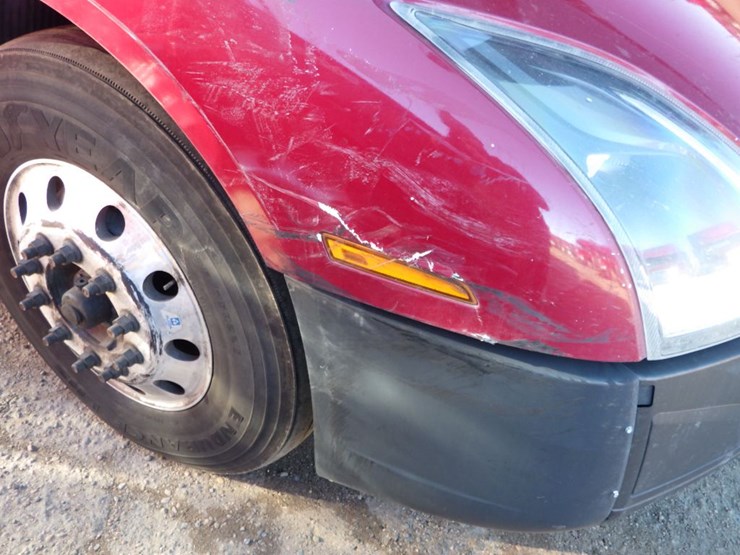 2021-volvo-vnl-300-image-7