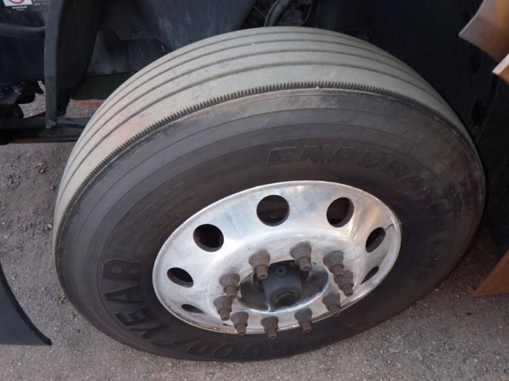 2022-volvo-vnl-760-image-24