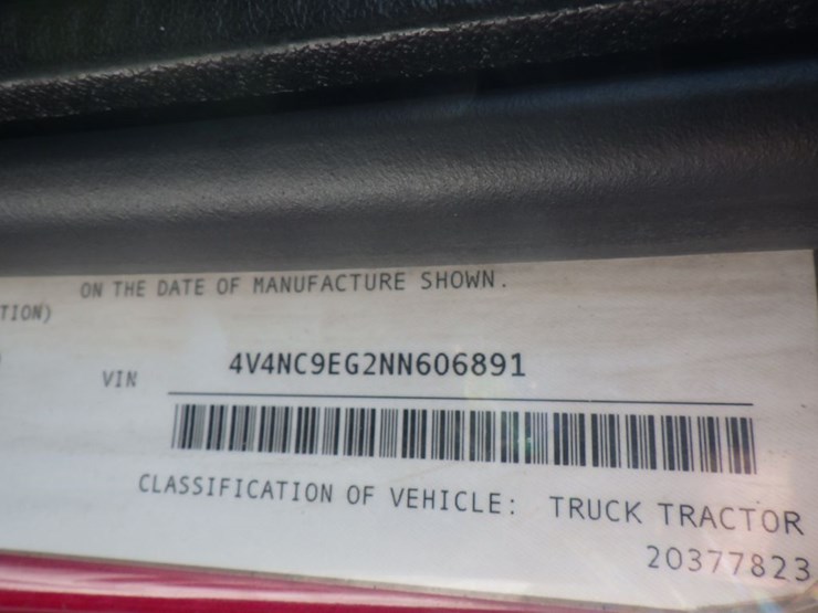 2022-volvo-vnl-300-image-17