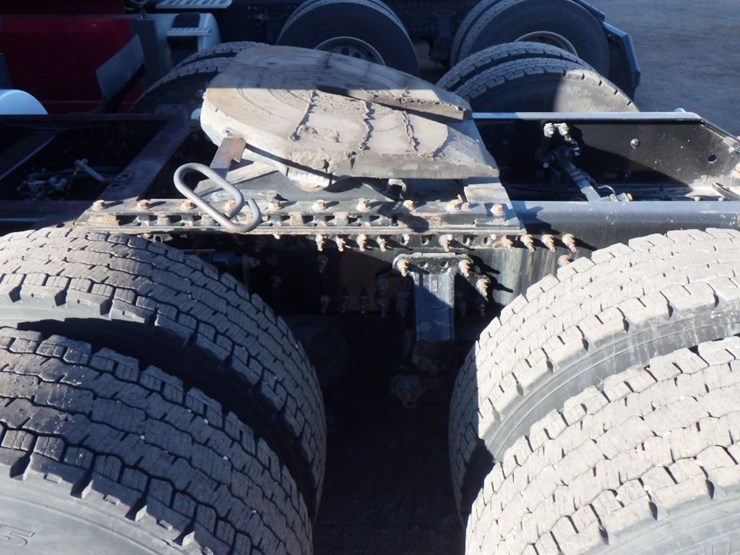 2020-volvo-vnl-760-image-13