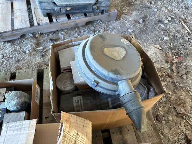 #35876-•-lot-of-filters-and-alternator-image-7