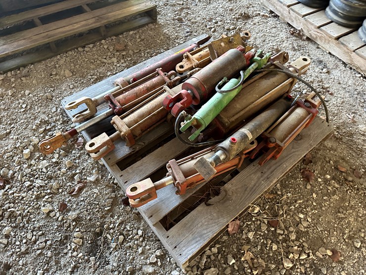 #35887-•-lot-of-hydraulic-cylinders-image-4