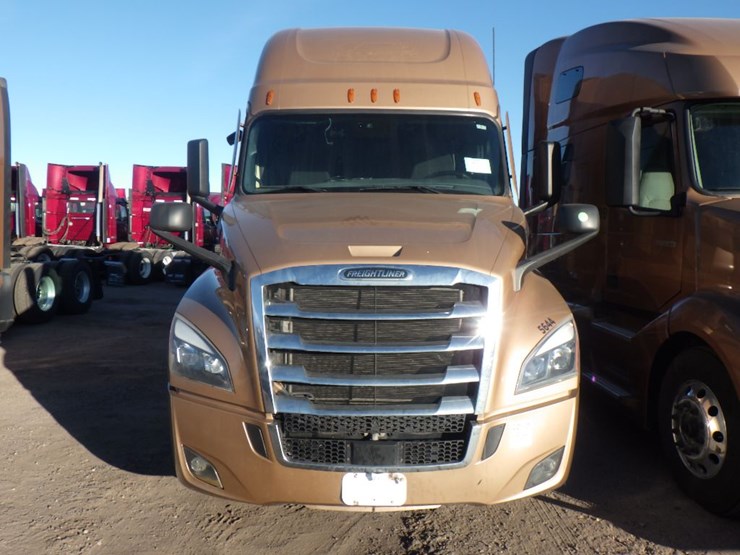 2023-freightliner-cascadia-126-image-2