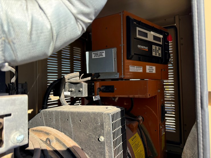 2007-john-deere-4024t-image-11