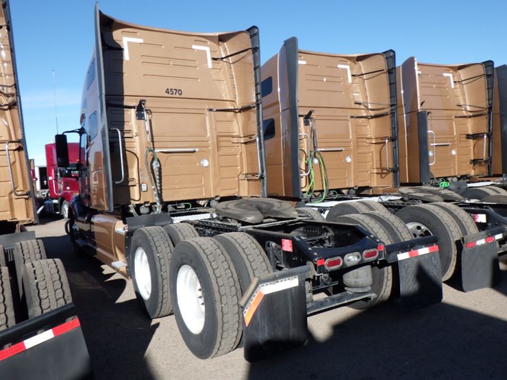 2022-volvo-vnl-760-image-13