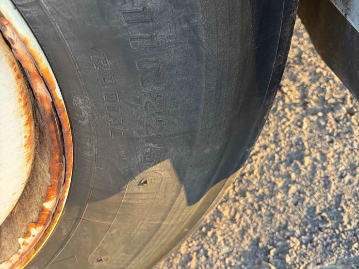 2011-hino-268-image-8