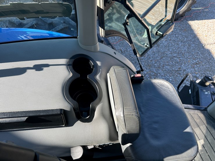 2014-new-holland-t8.330-image-72