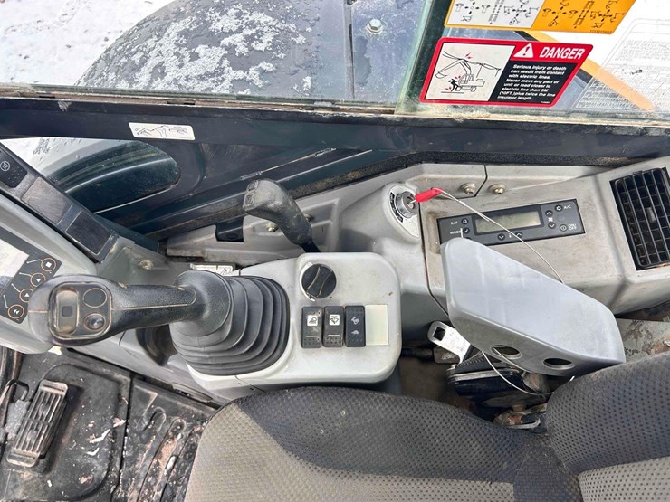 2019-deere-35g-image-21