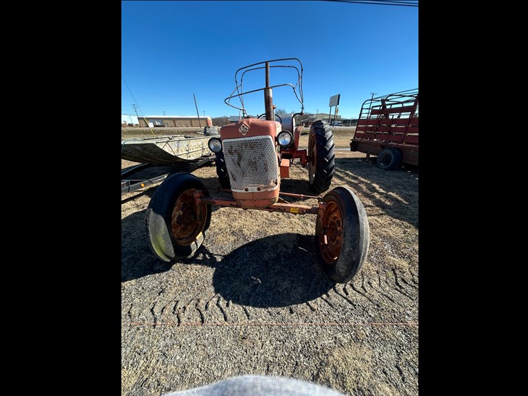 #37811-•-inop-alice-chambers-d14-tractor-image-4