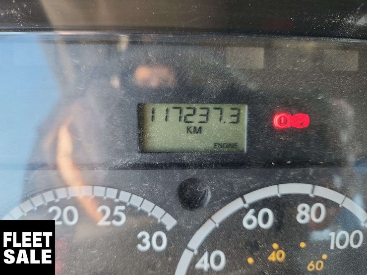 2008-freightliner-m2-106-image-20