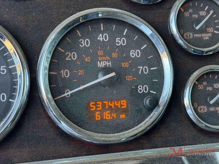 2021-peterbilt-389-image-34