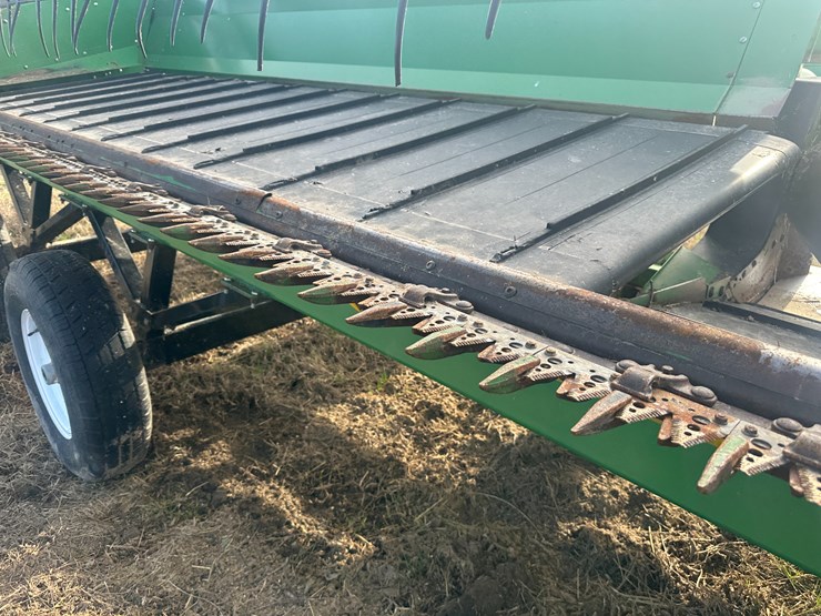 2015-john-deere-630d-image-29