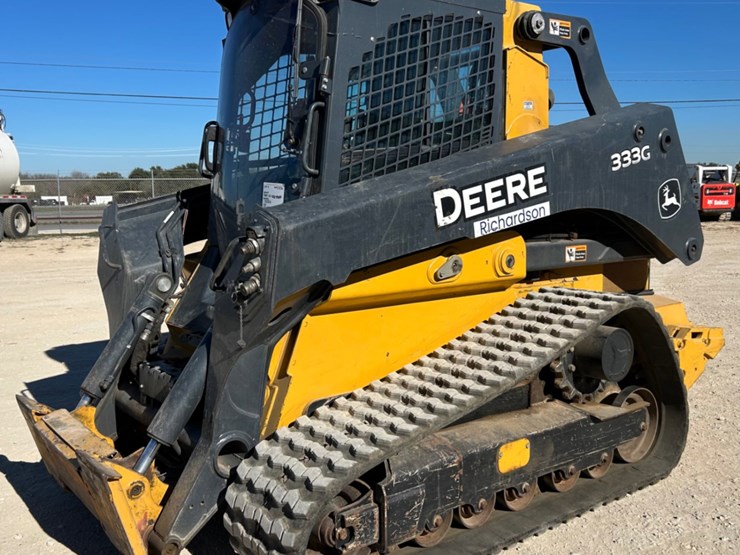 2017-deere-333g-image-1