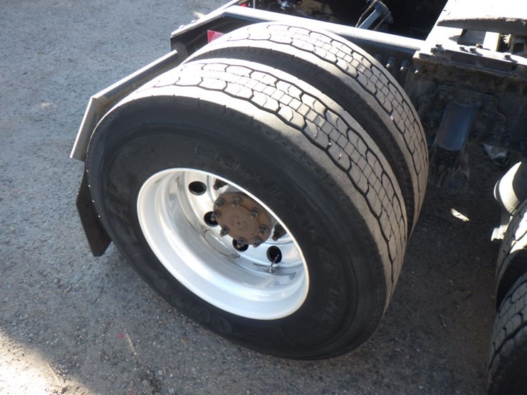 2022-volvo-vnl-760-image-7