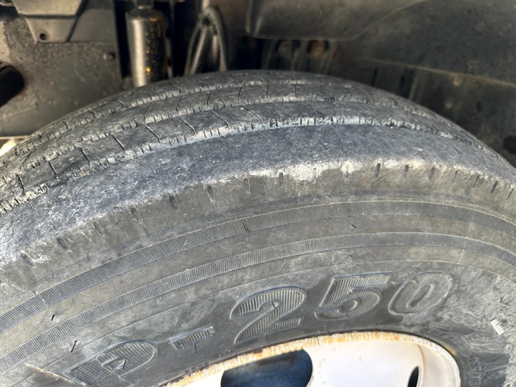 1998-volvo-vn-image-9