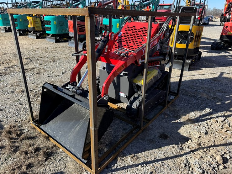 #22789-•-unused-agt-ysrt14-stand-on-tracked-loader-ysrt142025l102793-image-1