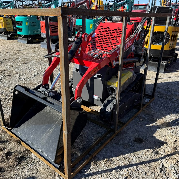 #22789 • Unused AGT YSRT14 Stand-On Tracked Loader YSRT142025L102793