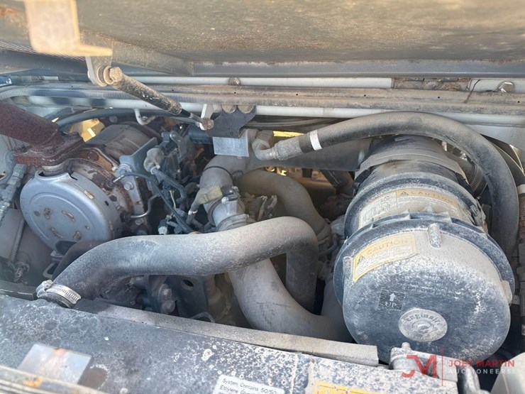 2016-takeuchi-tl8-image-10