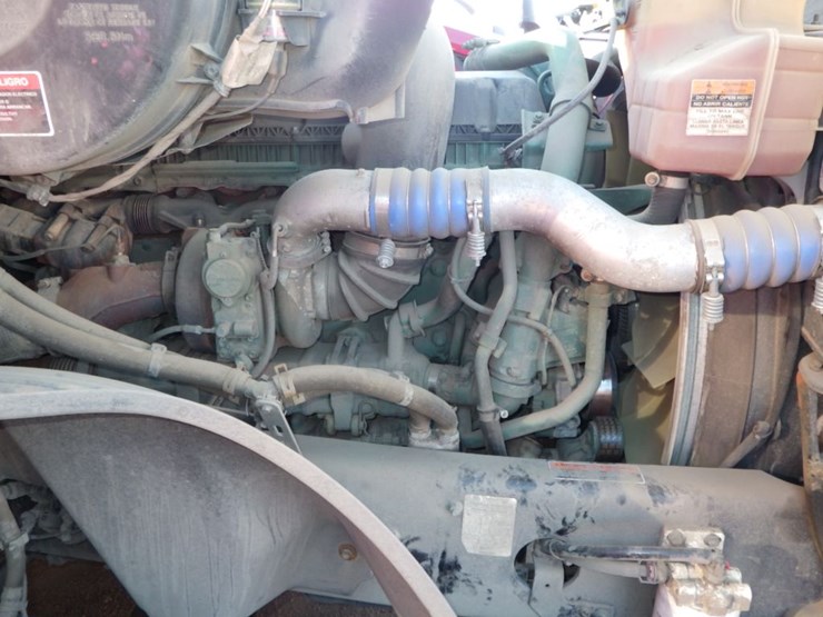 2021-volvo-vnl-300-image-29