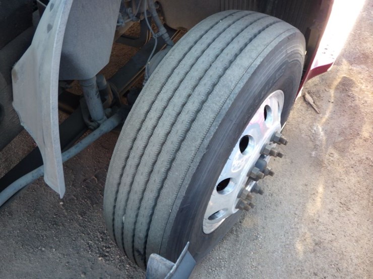 2021-volvo-vnl-300-image-27