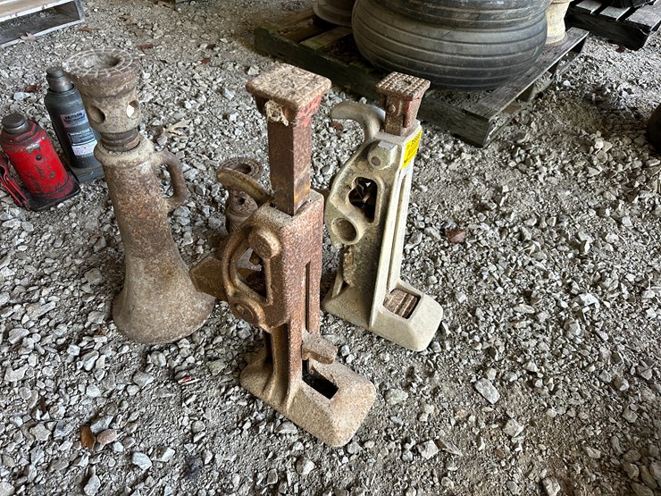 #35866-•-(2)-railroad-jacks-&-(2)-screw-jacks-image-2
