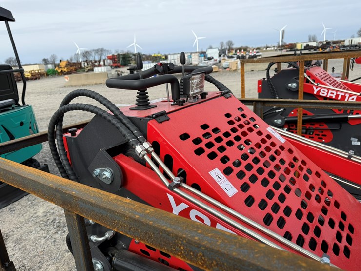 #22788-•-unused-agt-ysrt14-stand-on-tracked-loader-ysrt142025l102468-image-20