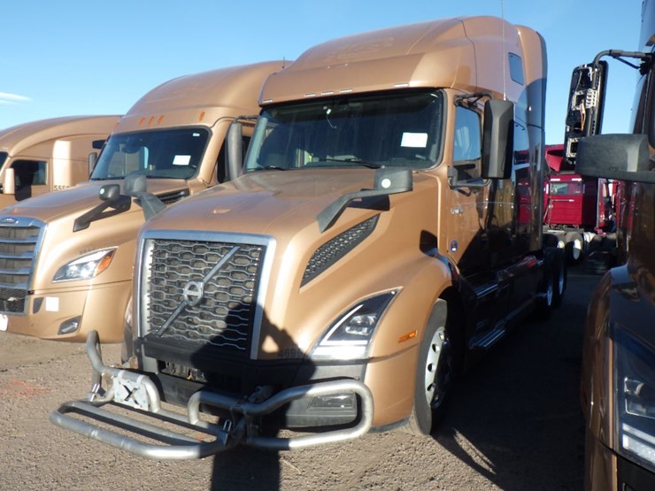 2023-volvo-vnl-760-image-1