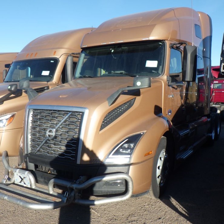 2023 VOLVO VNL 760