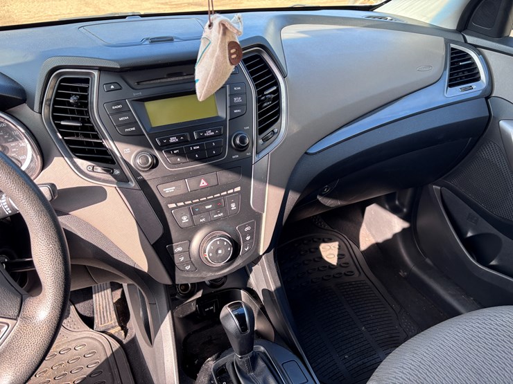 2016-hyundai-santa-fe-image-8