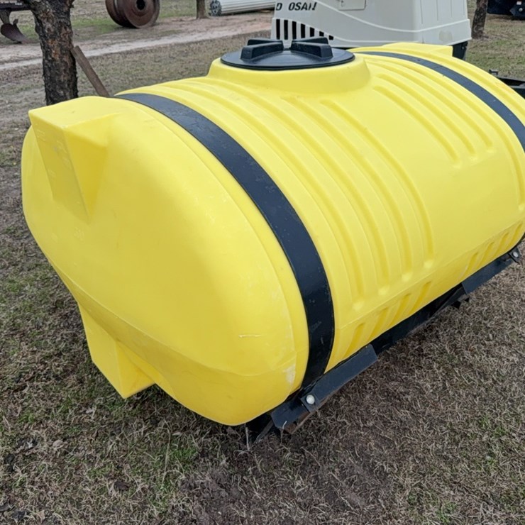 400 gallon elliptical tank with metal straps ￼