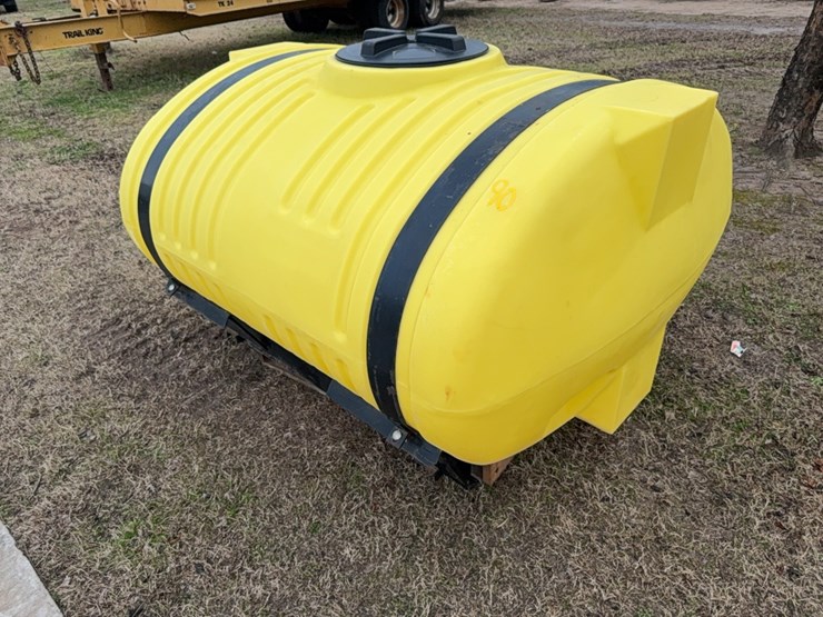 400-gallon-elliptical-tank-with-metal-straps-￼-image-10
