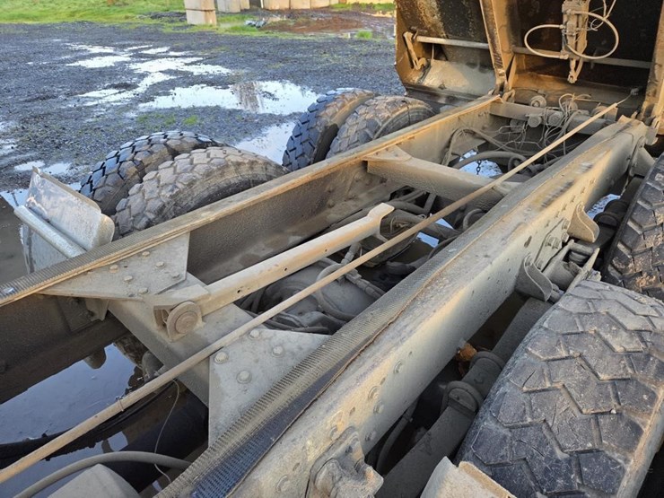 1990-peterbilt-379-image-40