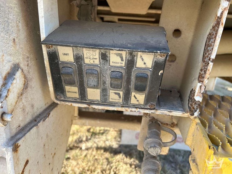 2013-freightliner-m2-106-altec-ta45m-44ft.-insulated-bucket-truck-image-26