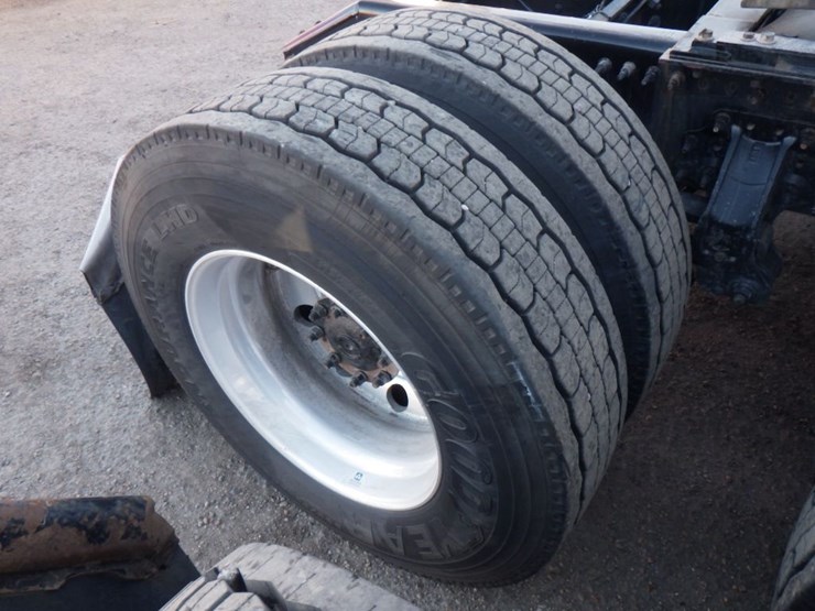 2020-volvo-vnl-760-image-8