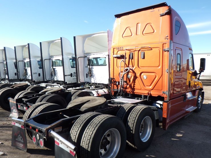 2017-freightliner-cascadia-125-evolution-image-10