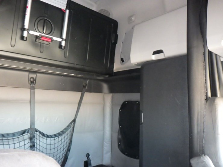 2022-freightliner-cascadia-126-image-5