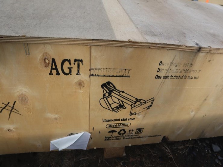 agt-skid-steer-backhoe-image-4