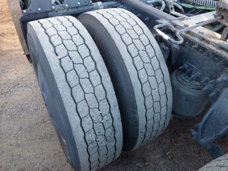 2023-freightliner-cascadia-126-image-16