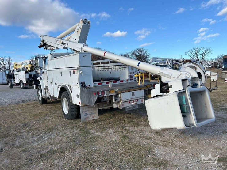 2013-freightliner-m2-106-altec-ta45m-44ft.-insulated-bucket-truck-image-2