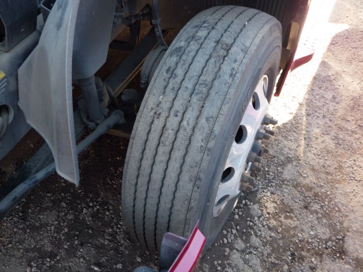 2021-volvo-vnl-300-image-29