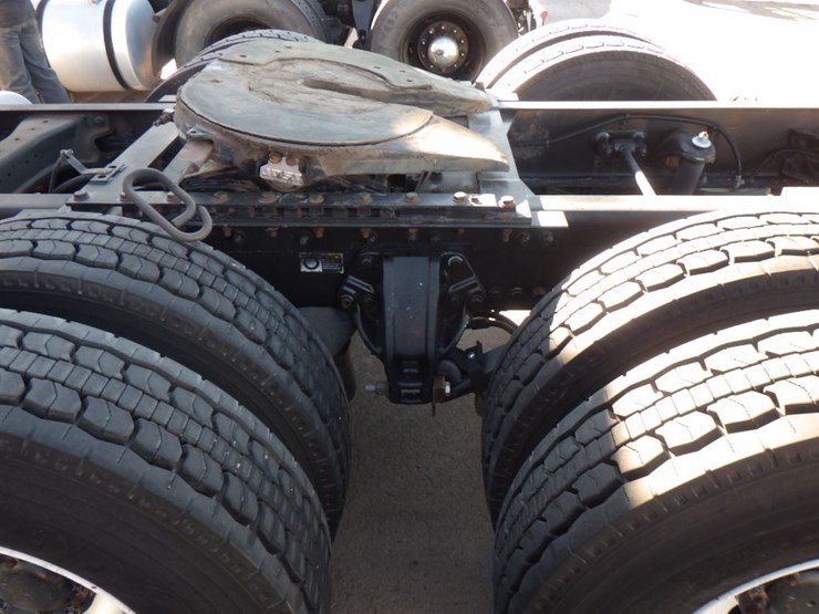 2016-kenworth-t680-image-12