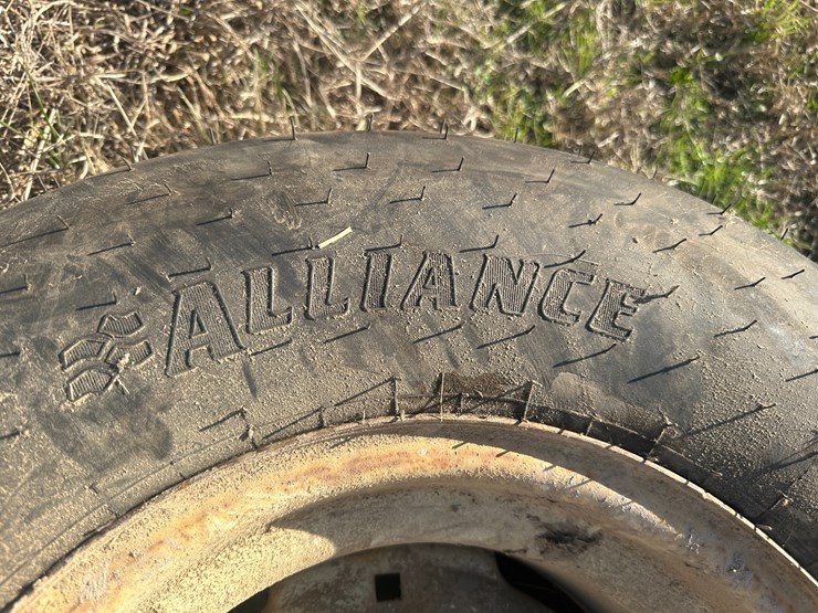 #36276-•-alliance-11l-15-tire-&-rim-image-2