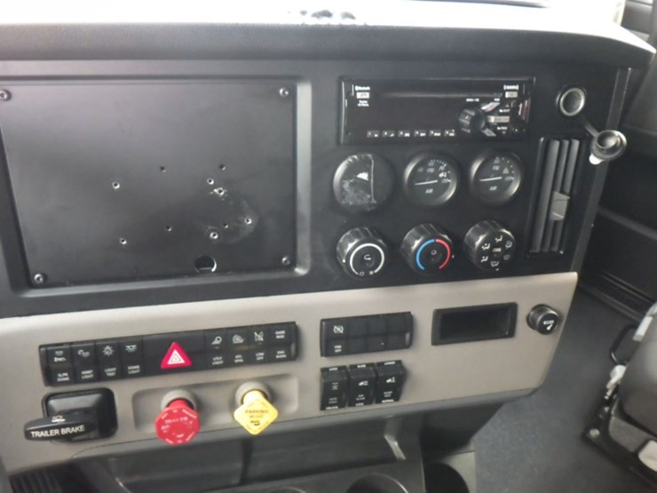 2022-freightliner-cascadia-126-image-20