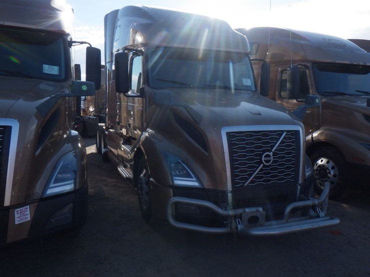 2022-volvo-vnl-760-image-3