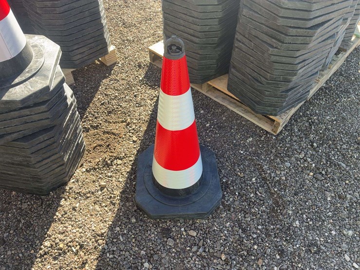 (21)-safety-cones-image-3